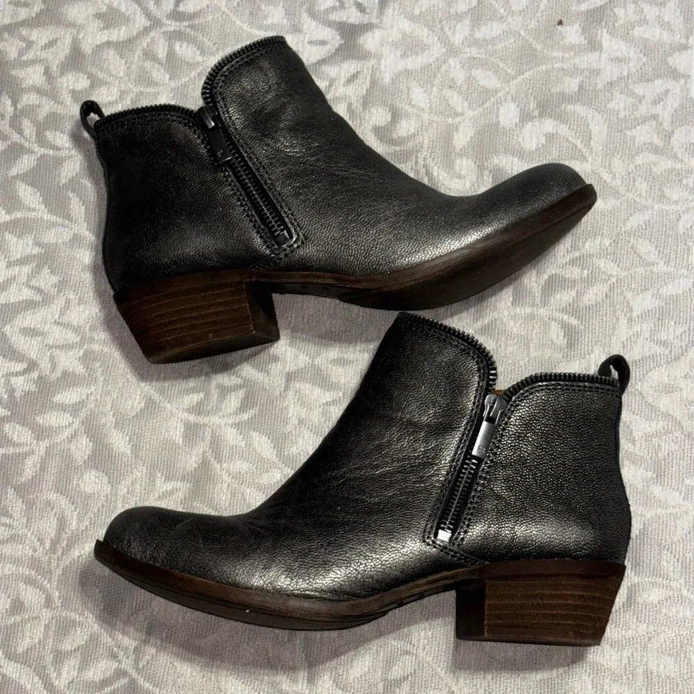 Lucky Brand Basel Metallic Pewter Silver Leather Ankle Booties Side Zip 7M 37 - Picture 3 of 11